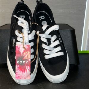 Roxy Classic Black and White Canvas Shoes shore break lace up 6 1/2